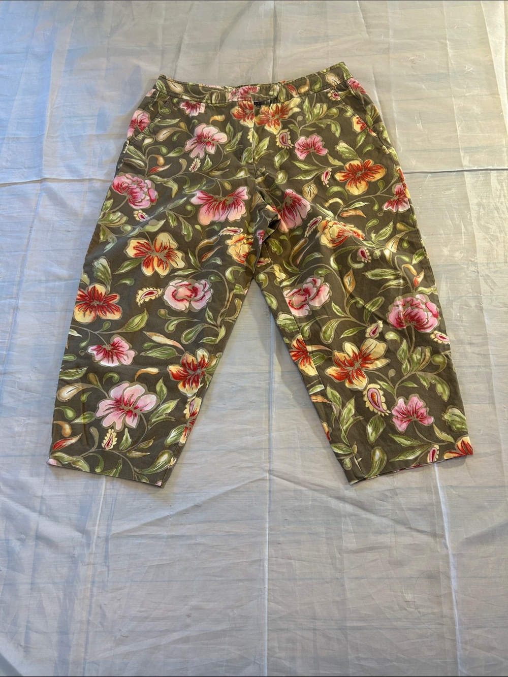 Talbots women’s Olive Floral Stretch Capri Shorts with Pink and Orange Blooms